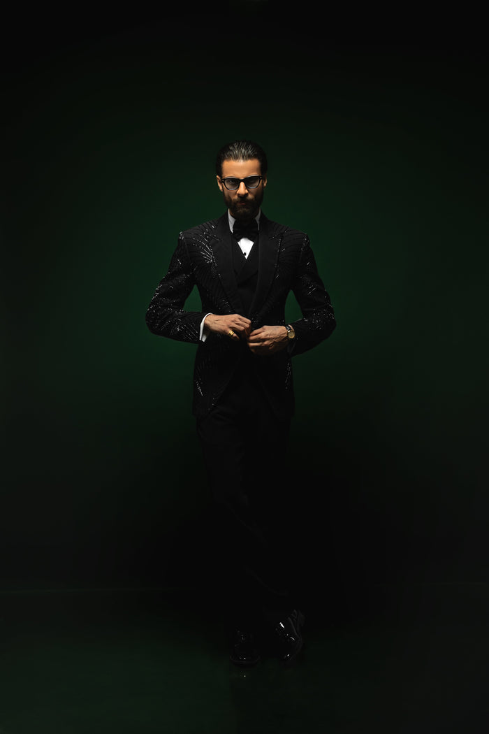Obsidian éclat – the Linear Handwork Tuxedo