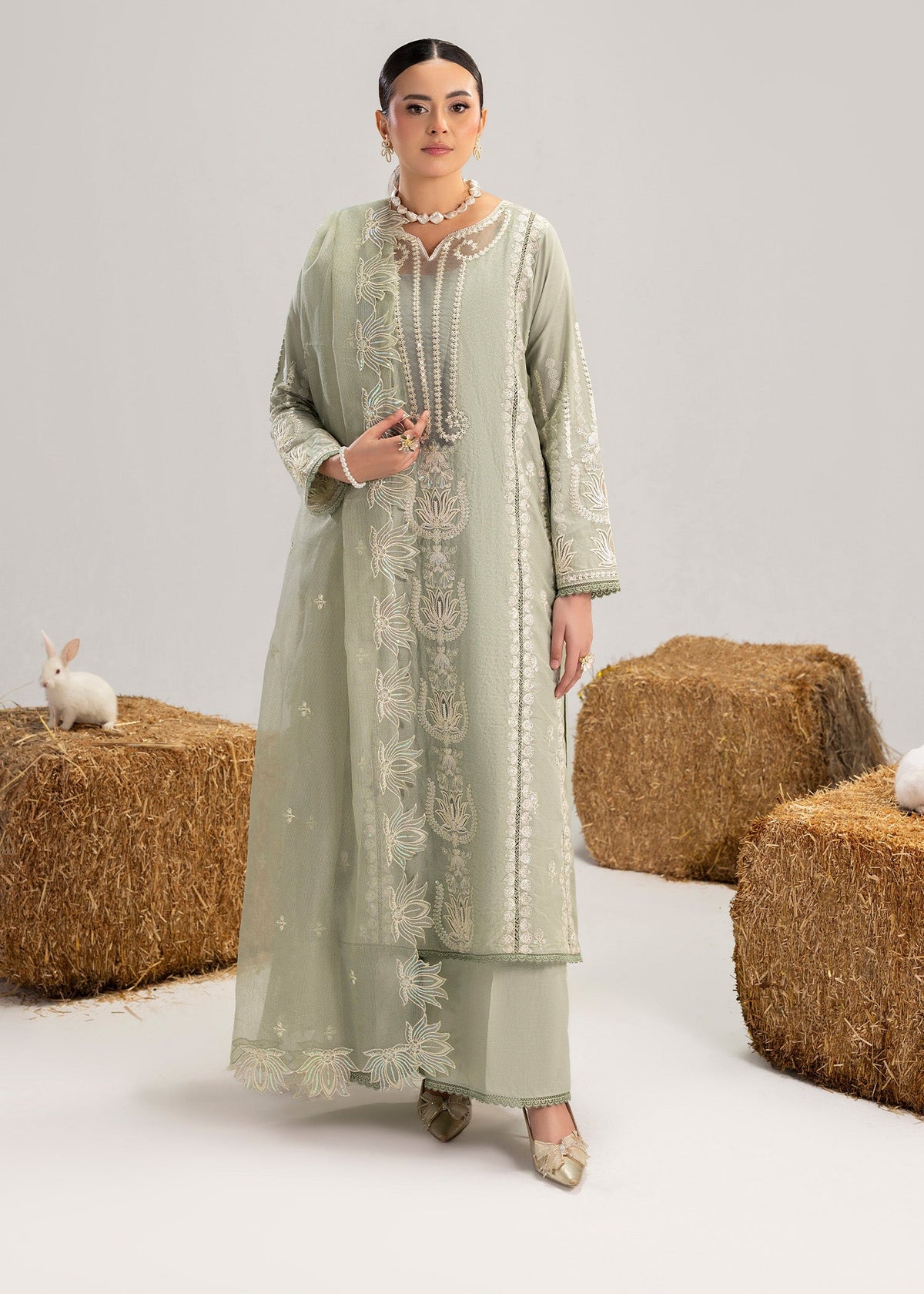 2633A Embroidered 3 Piece