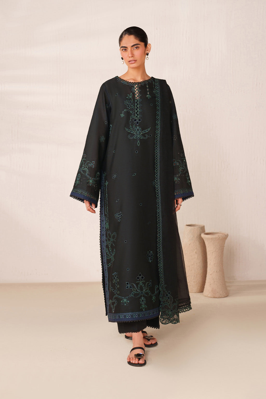 UE-628 Embroidered Lawn