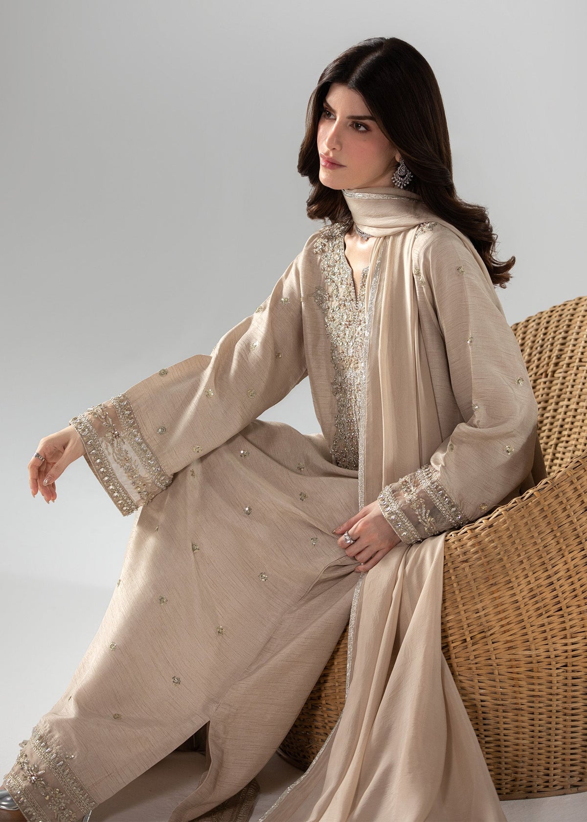 2660A Embroidered 3 Piece