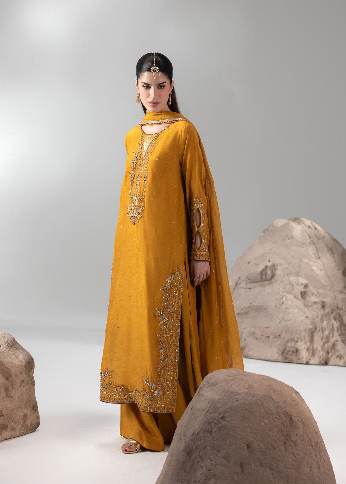 2659A Embroidered 3 Piece