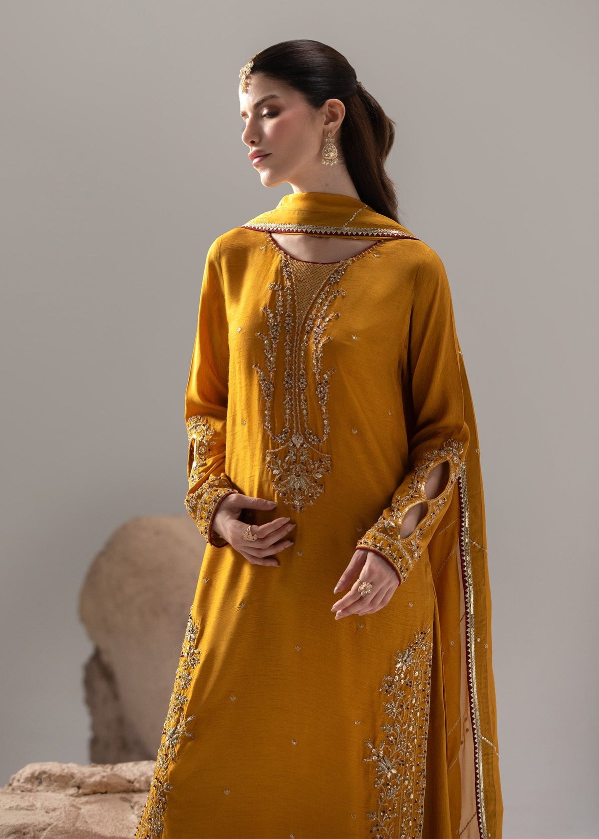 2659A Embroidered 3 Piece