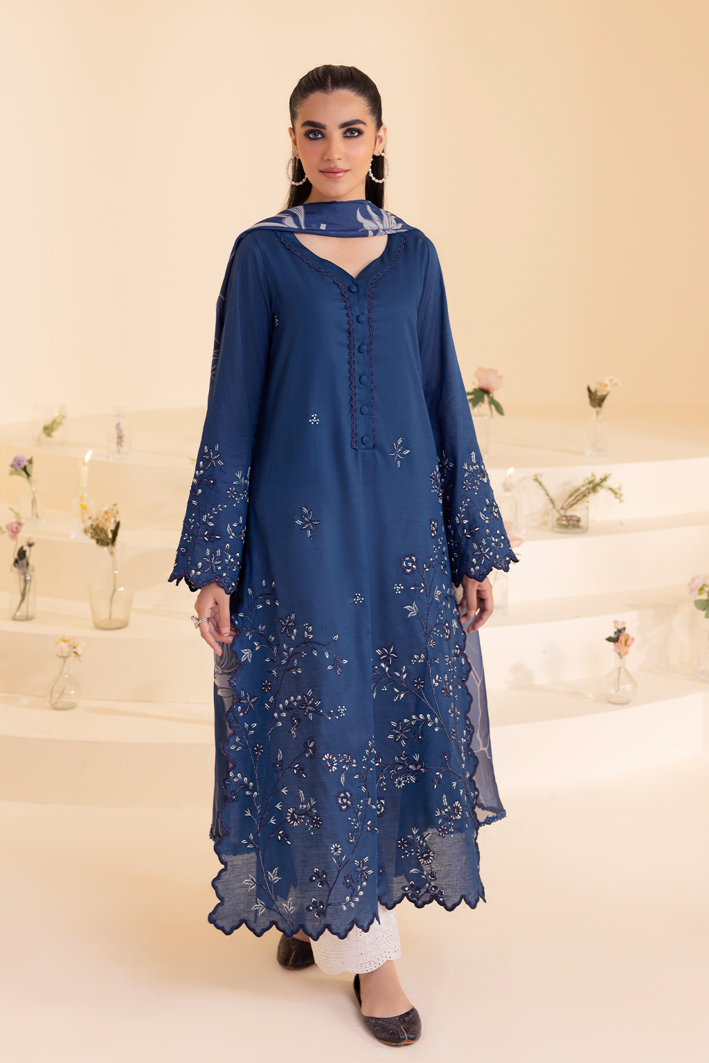UE-260 Embroidered Lawn