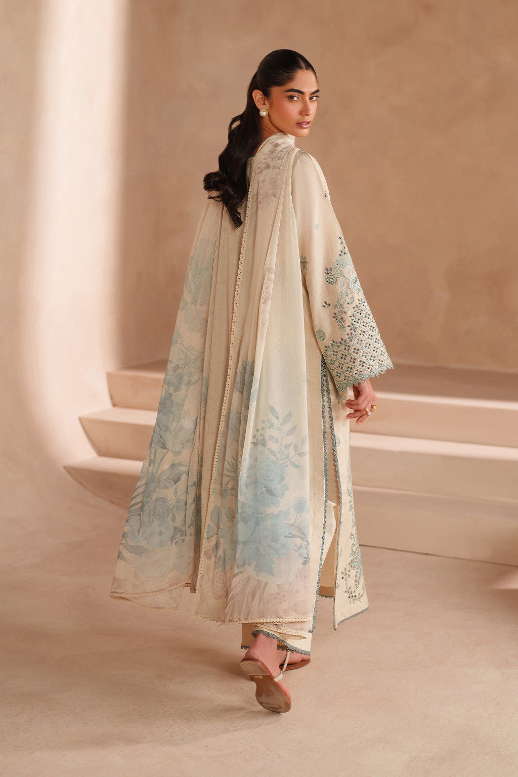 UE-605 Embroidered Lawn