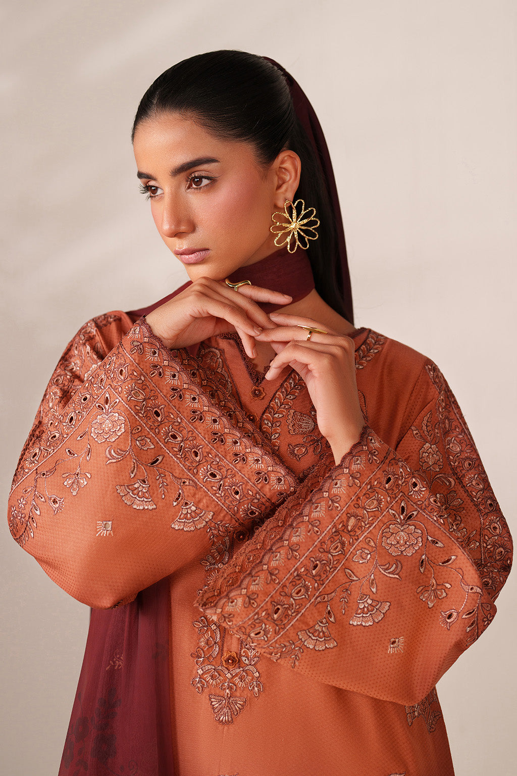 UE-604 Embroidered Lawn