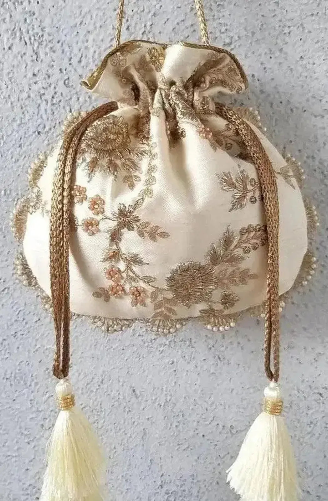Off White Scallop Potli Bag