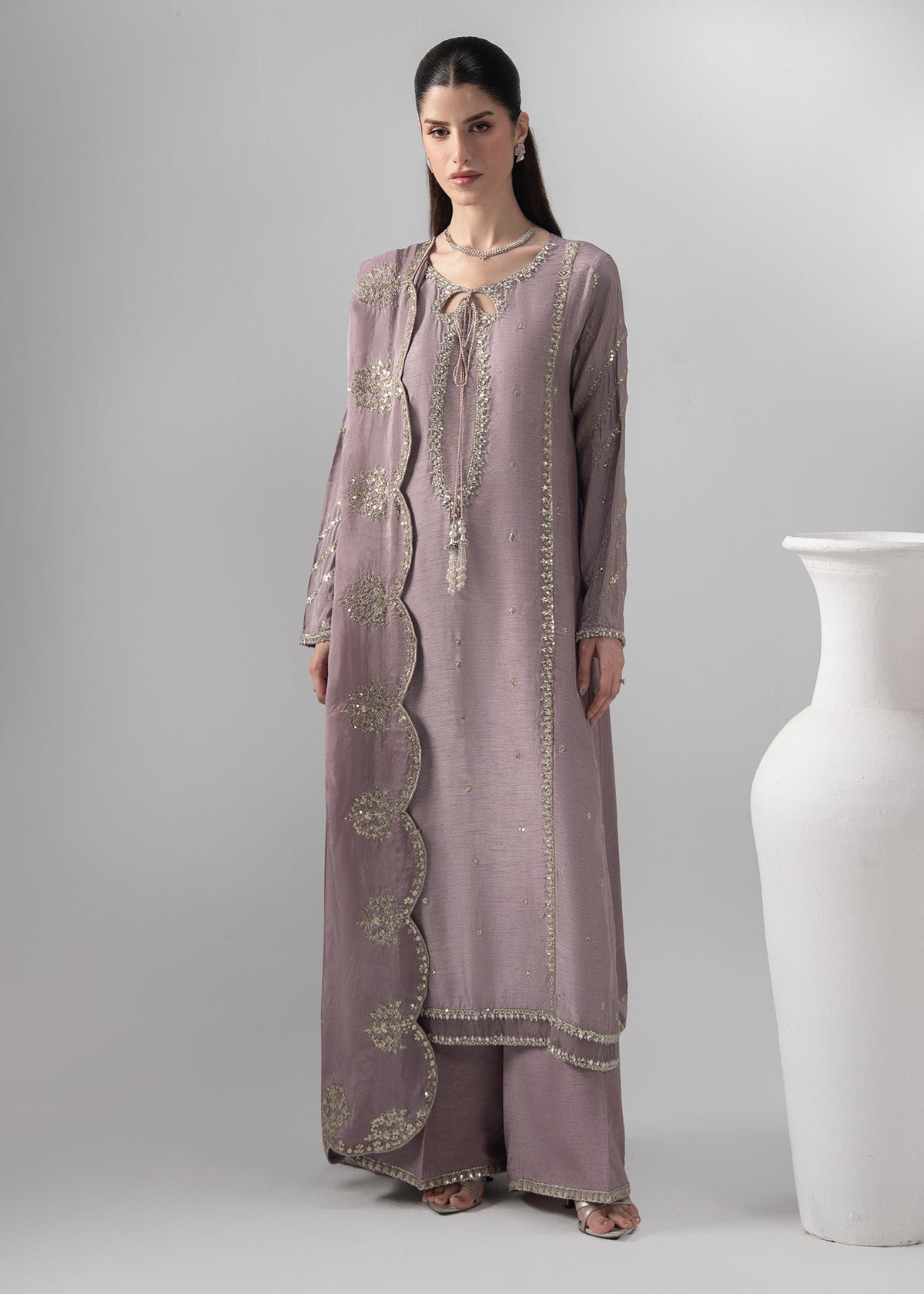 2657B Embroidered 3 Piece
