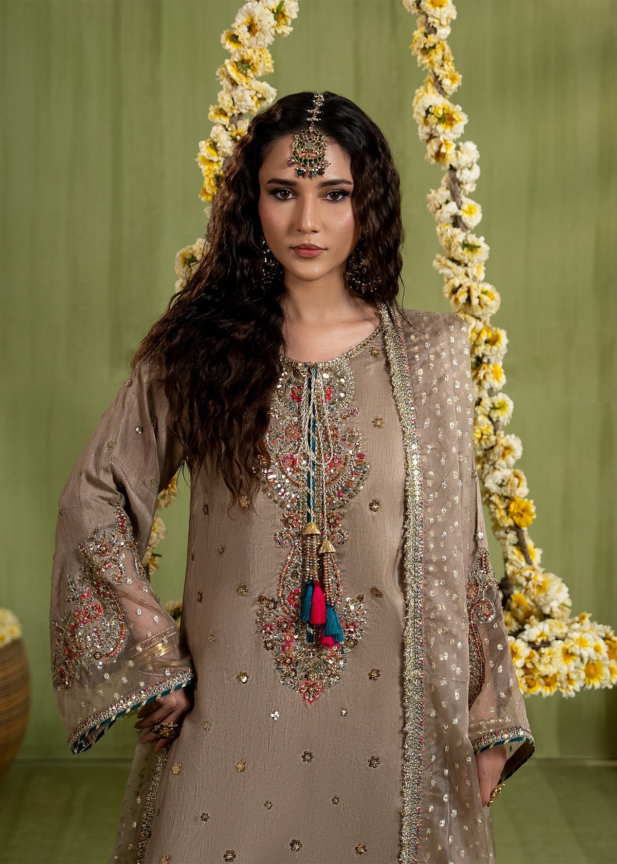 2610B Embroidered 3 Piece
