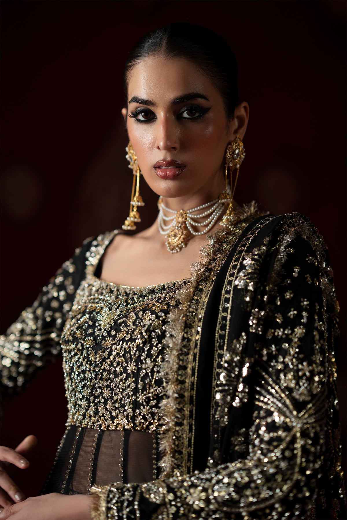 Amal pishwas – side view