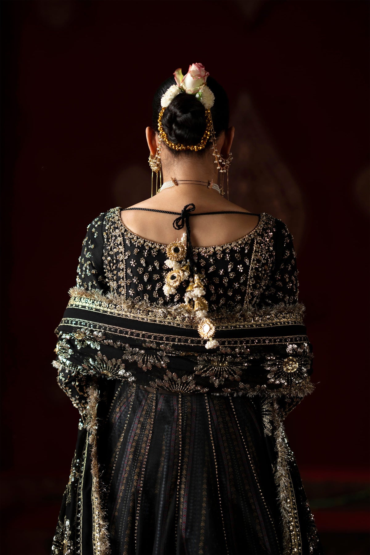 Amal pishwas – back view