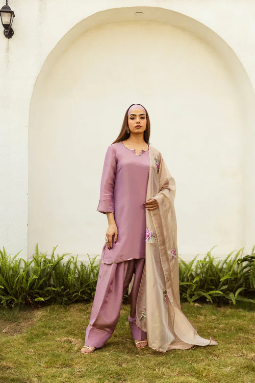 Noor Farshi Salwar