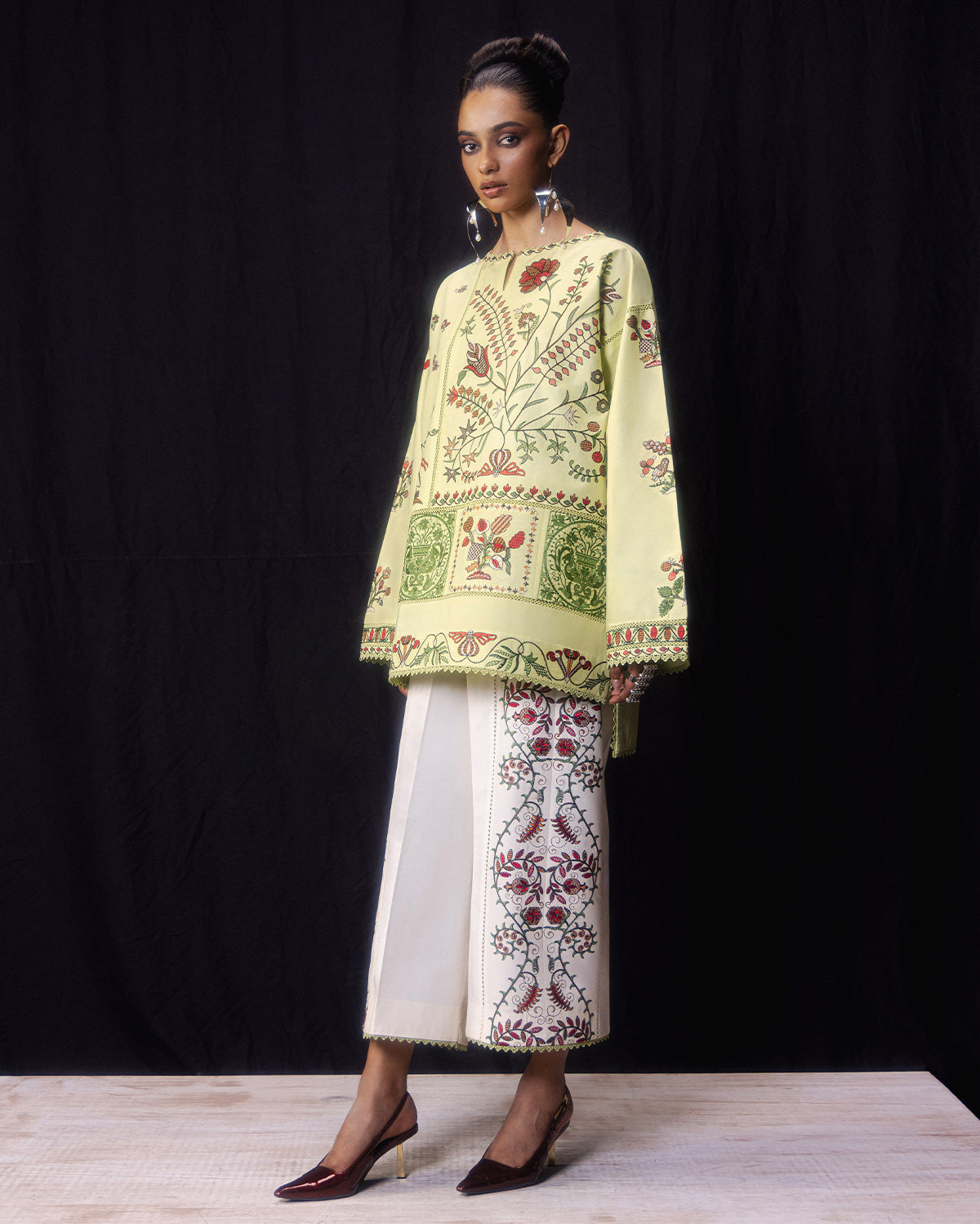 Juhi - Jugnu Lahore