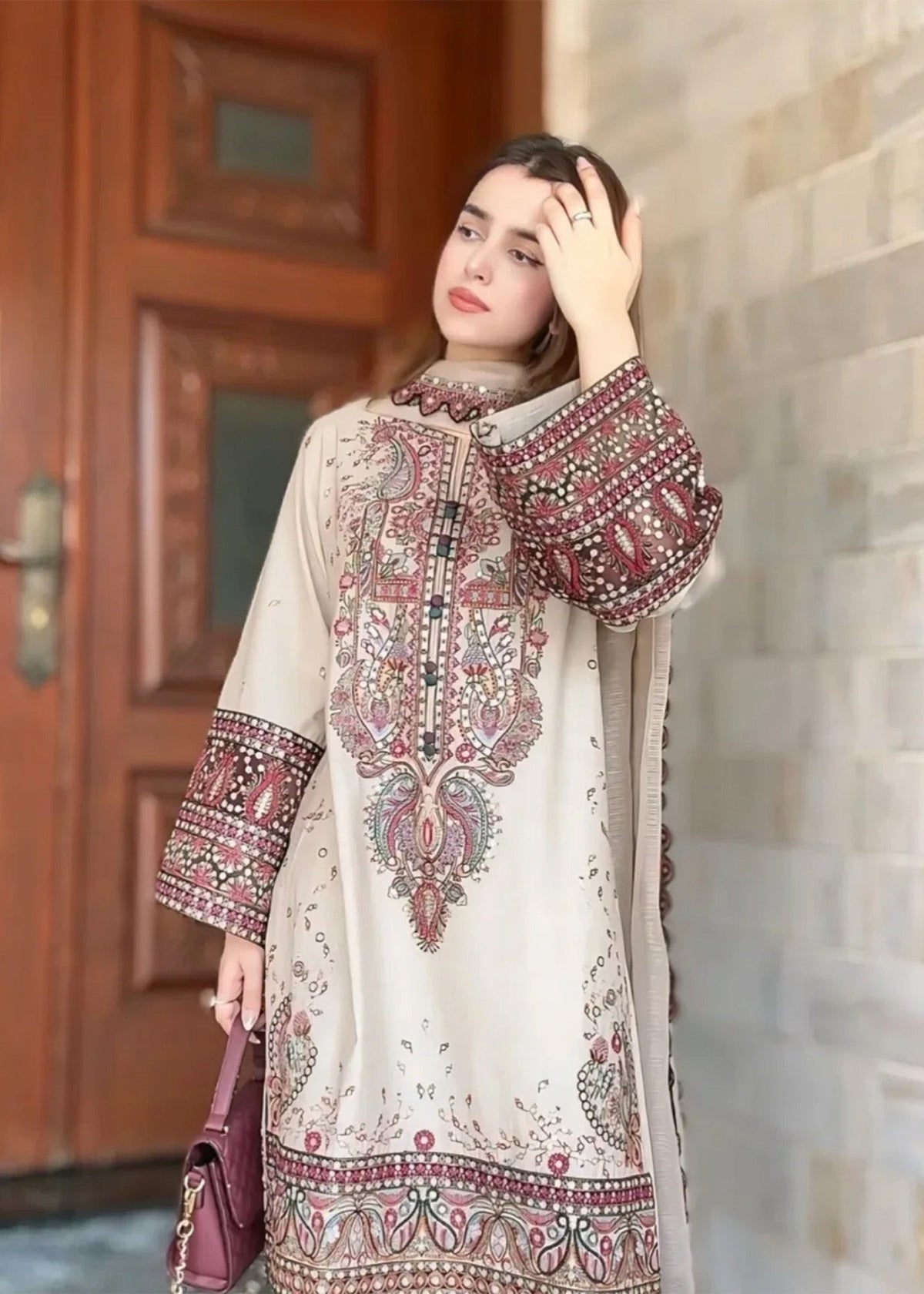 2519 Embroidered 3 Piece