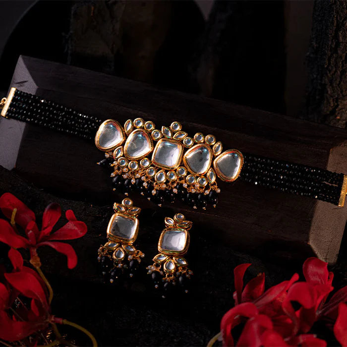 BLACK ELEGANCE TAYANI KUNDAN CHOKER SET